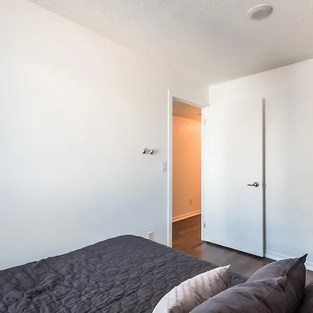 Apartment Near Rogers Centre